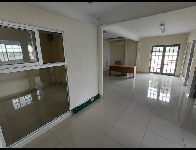 240M² OFFICE TO LET IN HALFWAY HOUSE